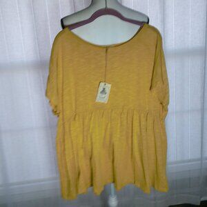EASEL  NWT Short Sleeve Scoop Neck Yellow Blouse L